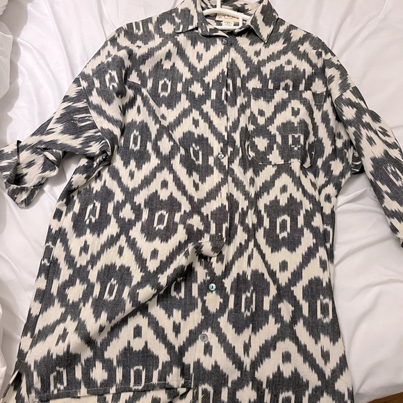 Study NYC button-up. - Picture 1 of 2